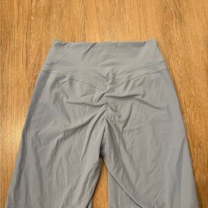 Gymshark High-Waist Scrunch-Back Athletic Shorts - Light Gray